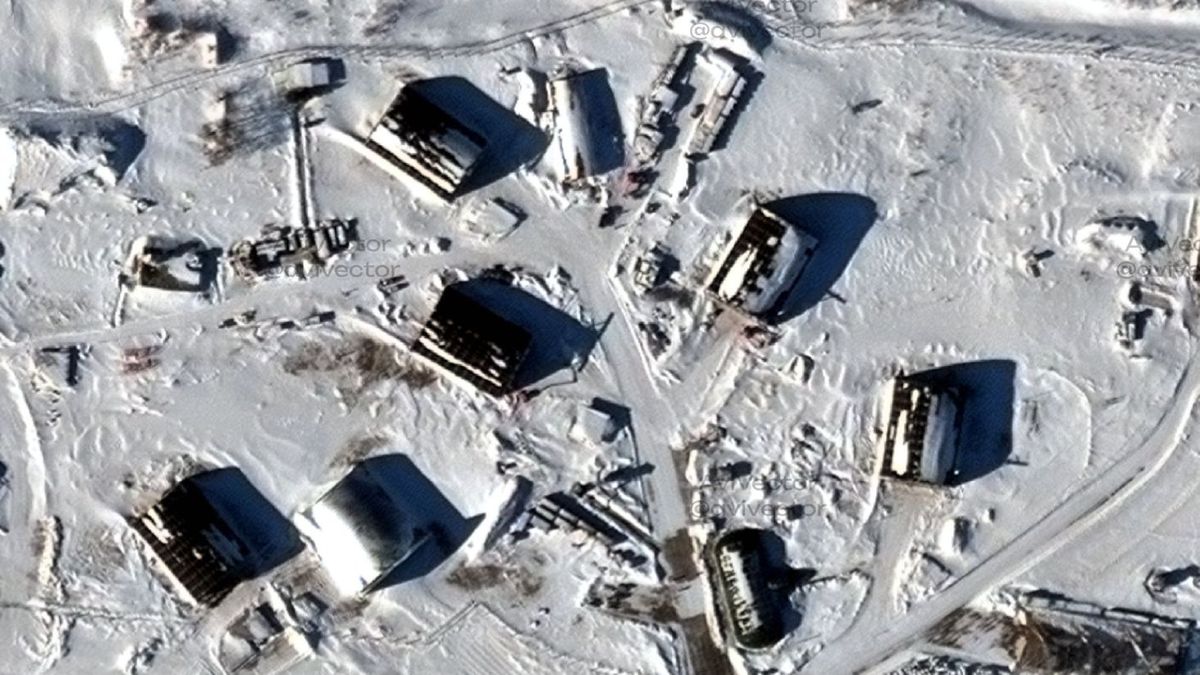 Baza Dziomgi widziana z satelity