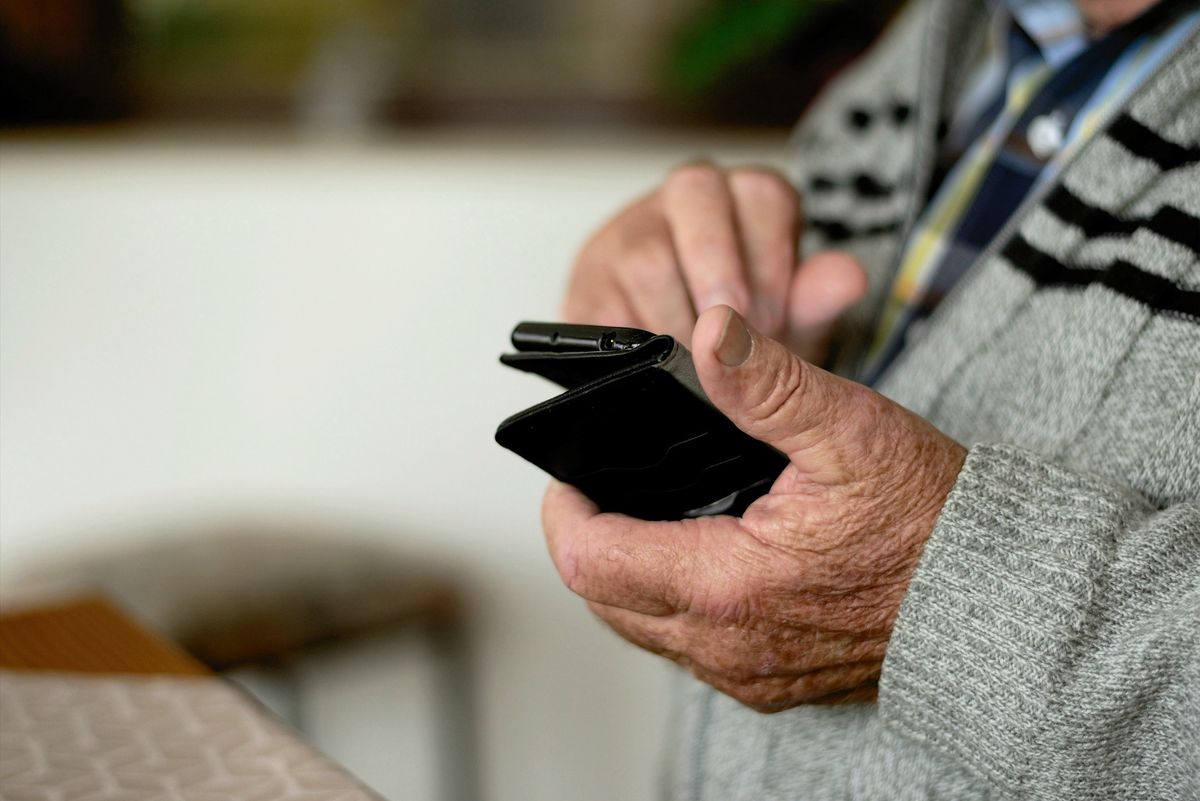 13. emerytura. Seniorzy powinni uważać na oszustów