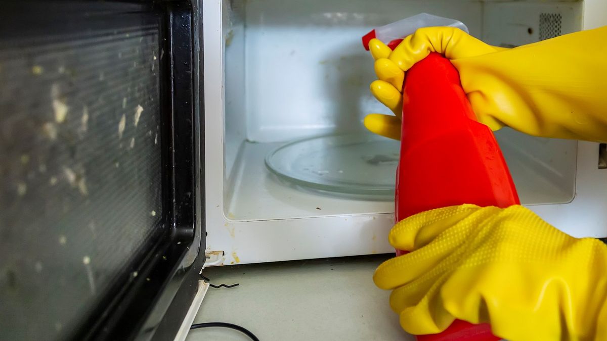 Odpowiednie czyszczenie mikrofalówki jest bardzo ważne.