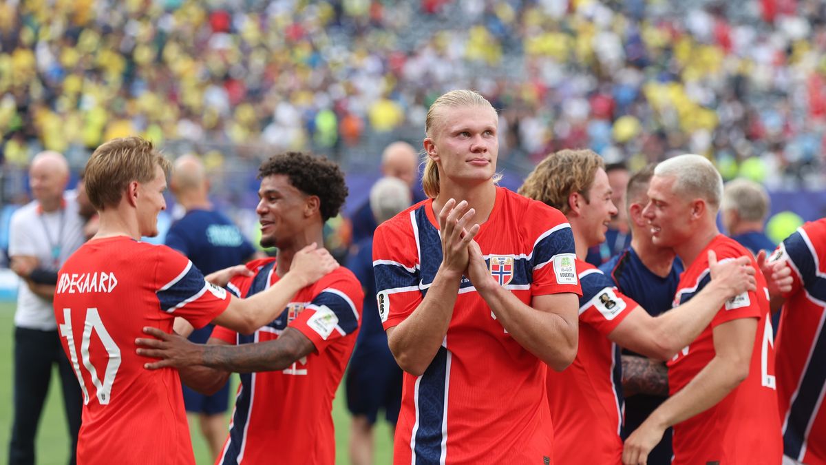 EAST RUTHERFORD, NEW JERSEY - JULY 5: Norway's Erling Haaland applauds the fans at the final whistle during the FIFA World Cup 2026 Round Of 16 match between Brazil and Norway at New York New Jersey Stadium on July 5, 2026 in East Rutherford, New Jersey. (Photo by Rob Newell - CameraSport via Getty Images)