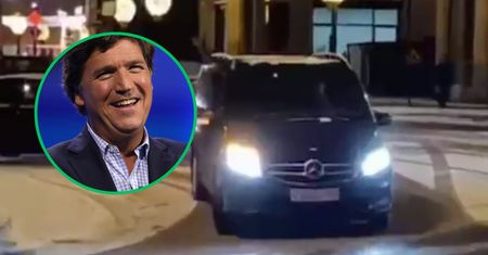 Czarny mercedes opuścił siedzibę Putina. Wiózł amerykańskiego dziennikarza?