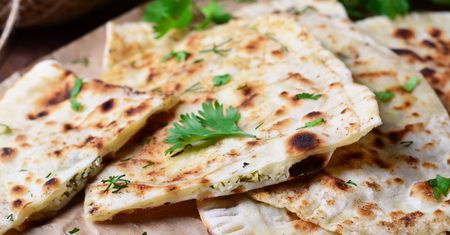 Podaj jak pizzę lub do sałatki. W kuchni polskiej znane od średniowiecza