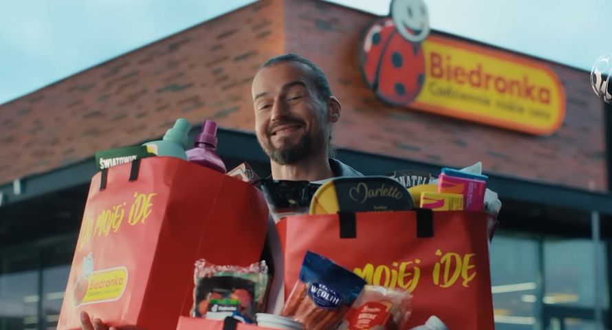 750 reklam, coraz więcej marek własnych. Tak promuje się Biedronka