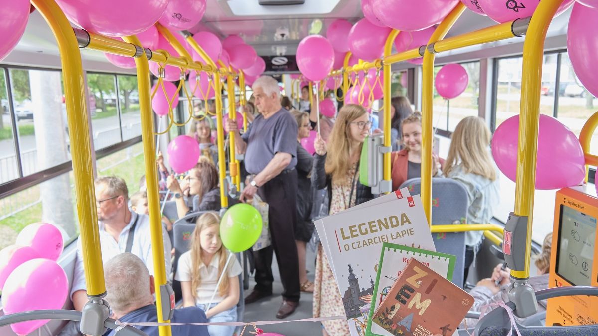 Kolorowy trolejbus można było spotkać na linii nr 150