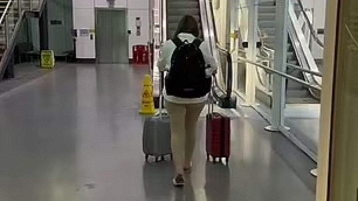 Strój podróżniczki wywołał konsternację 