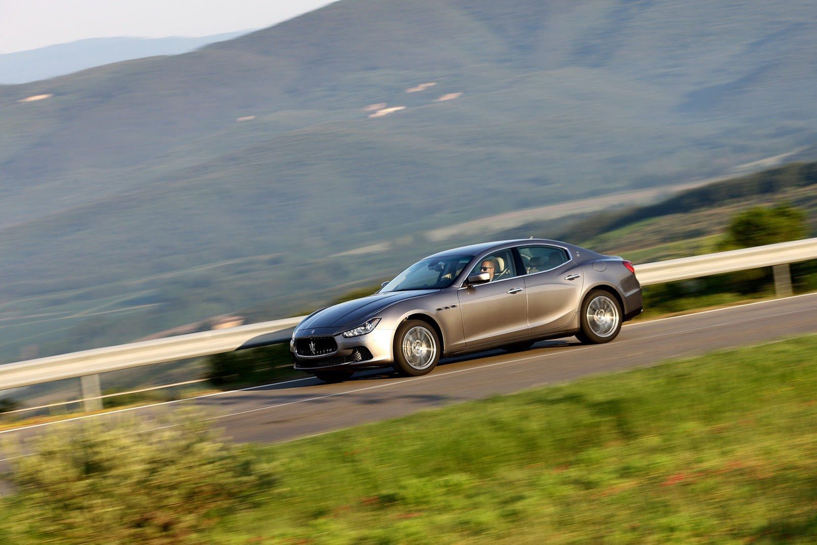 2014 Maserati Ghibli - Włosi wiedzą, co to piękno [galeria] 30