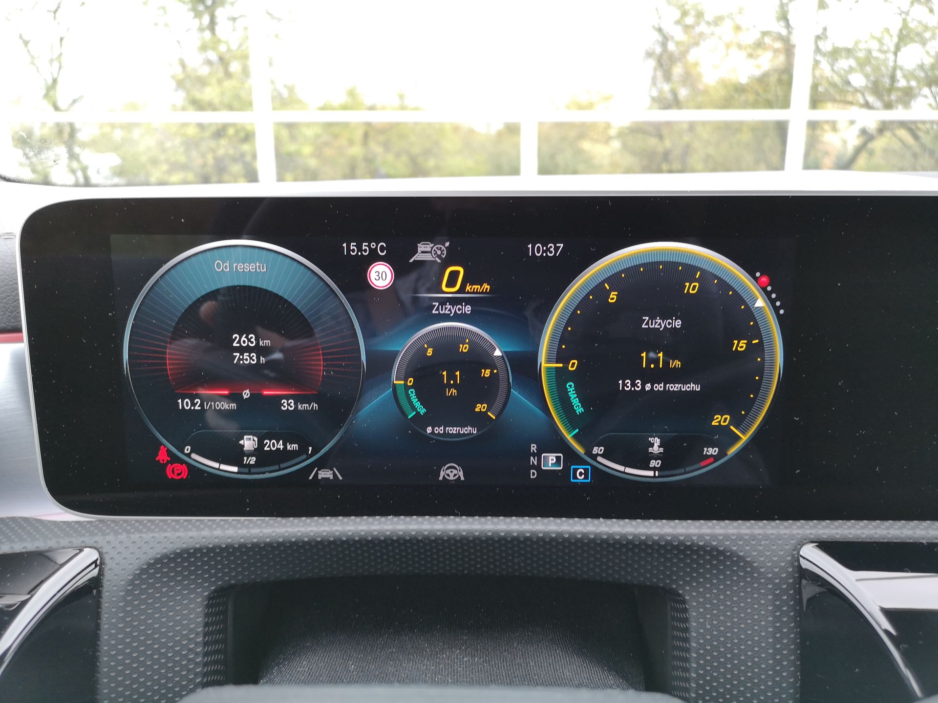 Mercedes CLA: System MBUX, wirtualny kokpit i audio Burmester 32