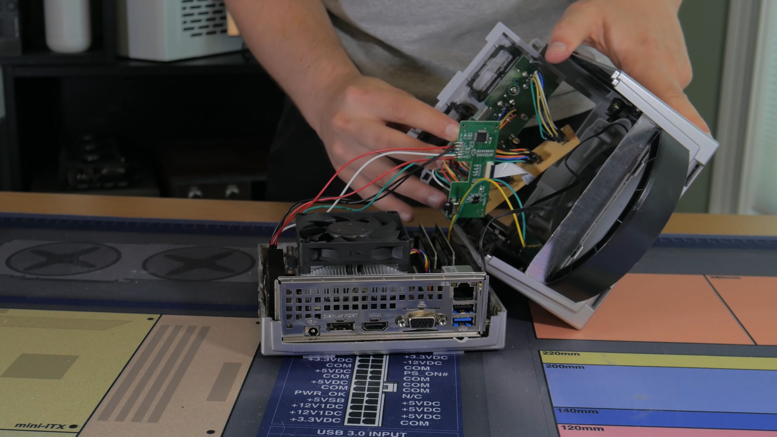 Nintendo GameCube z komputerowymi grami? Nie, to tylko miniPC w obudowie ze starej konsoli 2