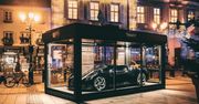 Bugatti La Voiture Noire stanęło w centrum miasta. To najdroższa gwiazdkowa dekoracja