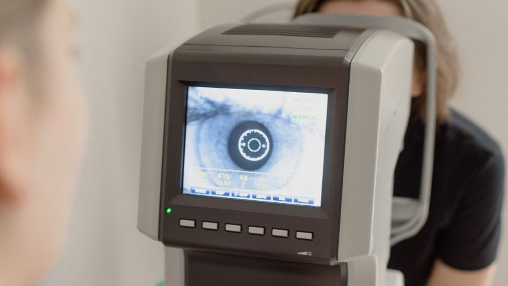 Zaćma jądrowa – przyczyny, objawy i leczenie