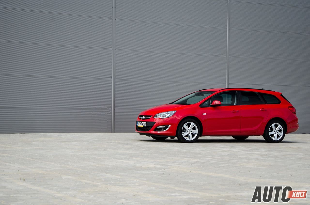 Opel Astra Tourer 1,4 Turbo LPGTEC Enjoy vs. Opel Astra Sedan 1,7 CDTI Business - test [galeria]