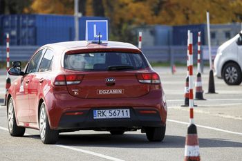 Jest prawdziwym rekordzistą. Zdawał 139 razy. To nie koniec