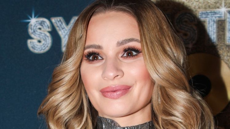 Ewelina Lisowska prezentuje, jak wygląda po zabiegu u dentysty