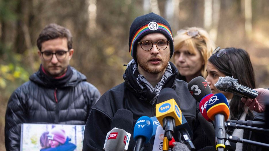 Kryzys na granicy. Grupa Granica: Aktywista zaatakowany przez żołnierzy WOT. Na zdjęciu aktywista Jakub Sypiański 