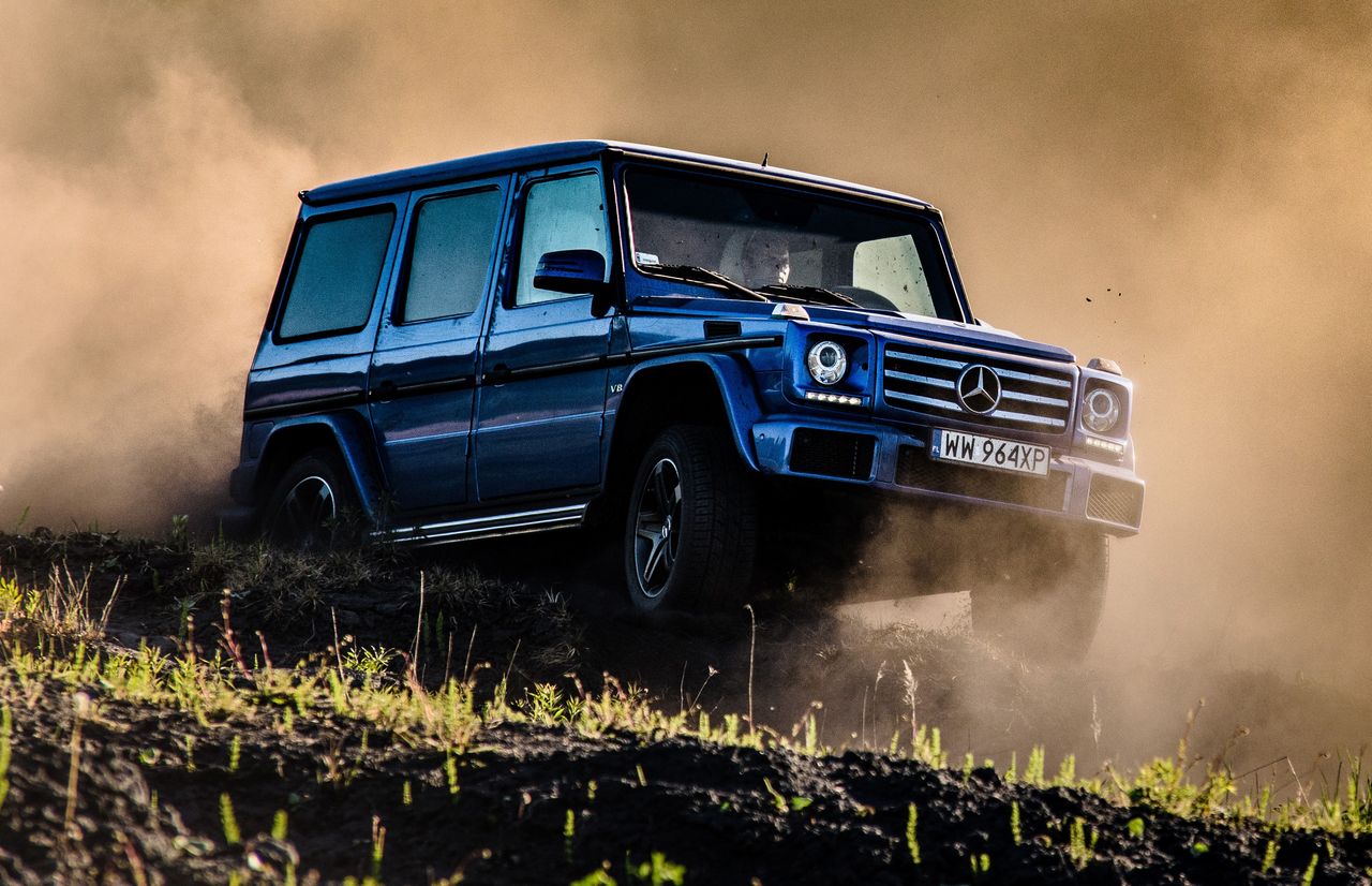 Szczególnie niebezpieczna jest jazda offroadowa bez pasów z dużą prędkością. Przypadkowy wybój czy dół mogą spowodować dobicie zawieszenia i uderzenie głową w dach. 