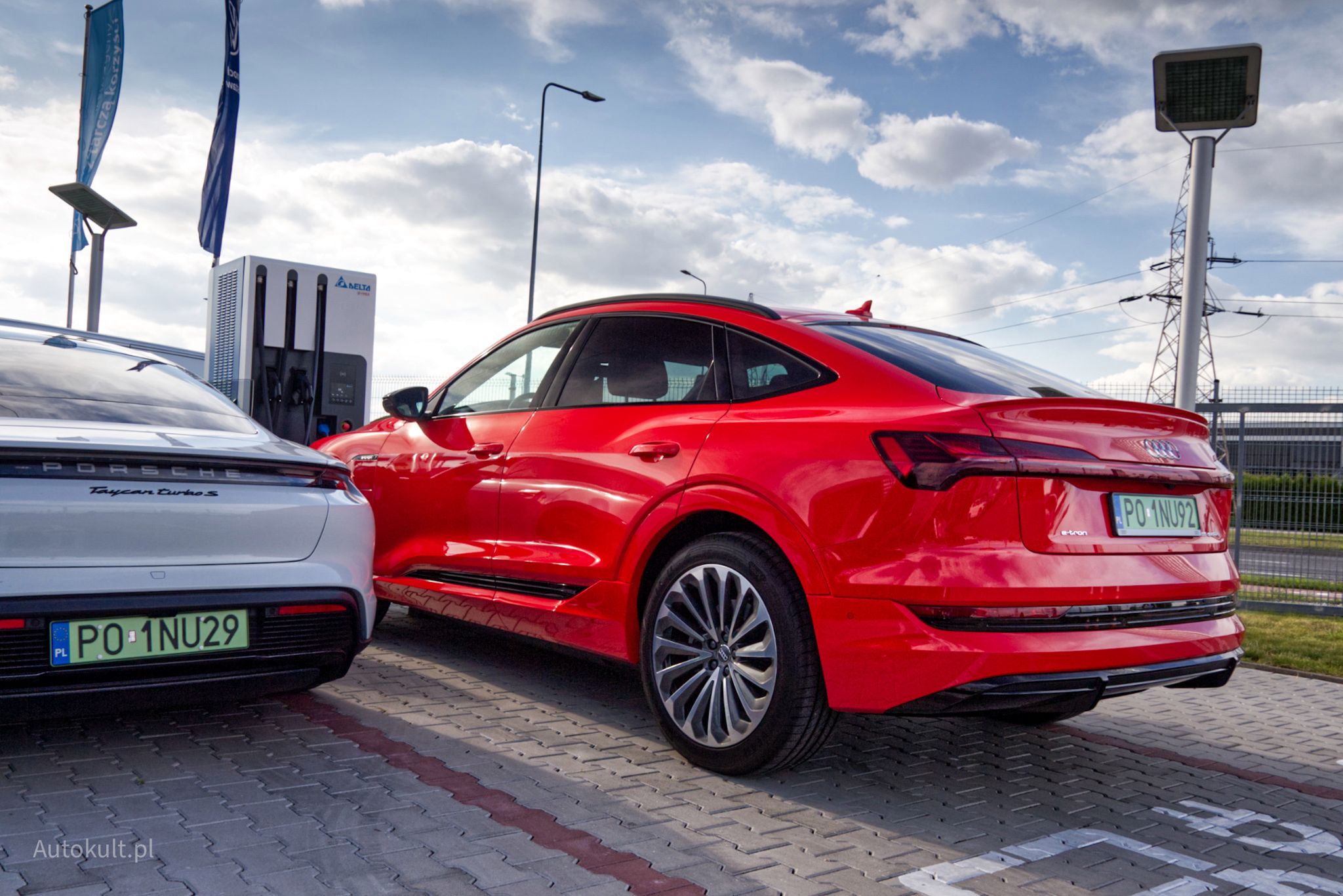 Na ładowarce pod salonem Audi w Kaliszu