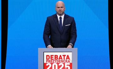 Czołowy dziennikarz polityczny odchodzi z "Super Expressu". Prowadził debatę w TVP