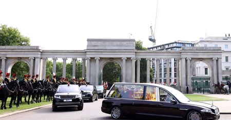 Pogrzeb Elżbiety II pełen symboli. Co to oznacza dla świata?