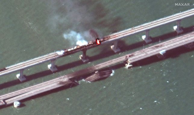 Zdjęcie satelitarne mostu wykonane przez firmę Maxar w ciągu dnia