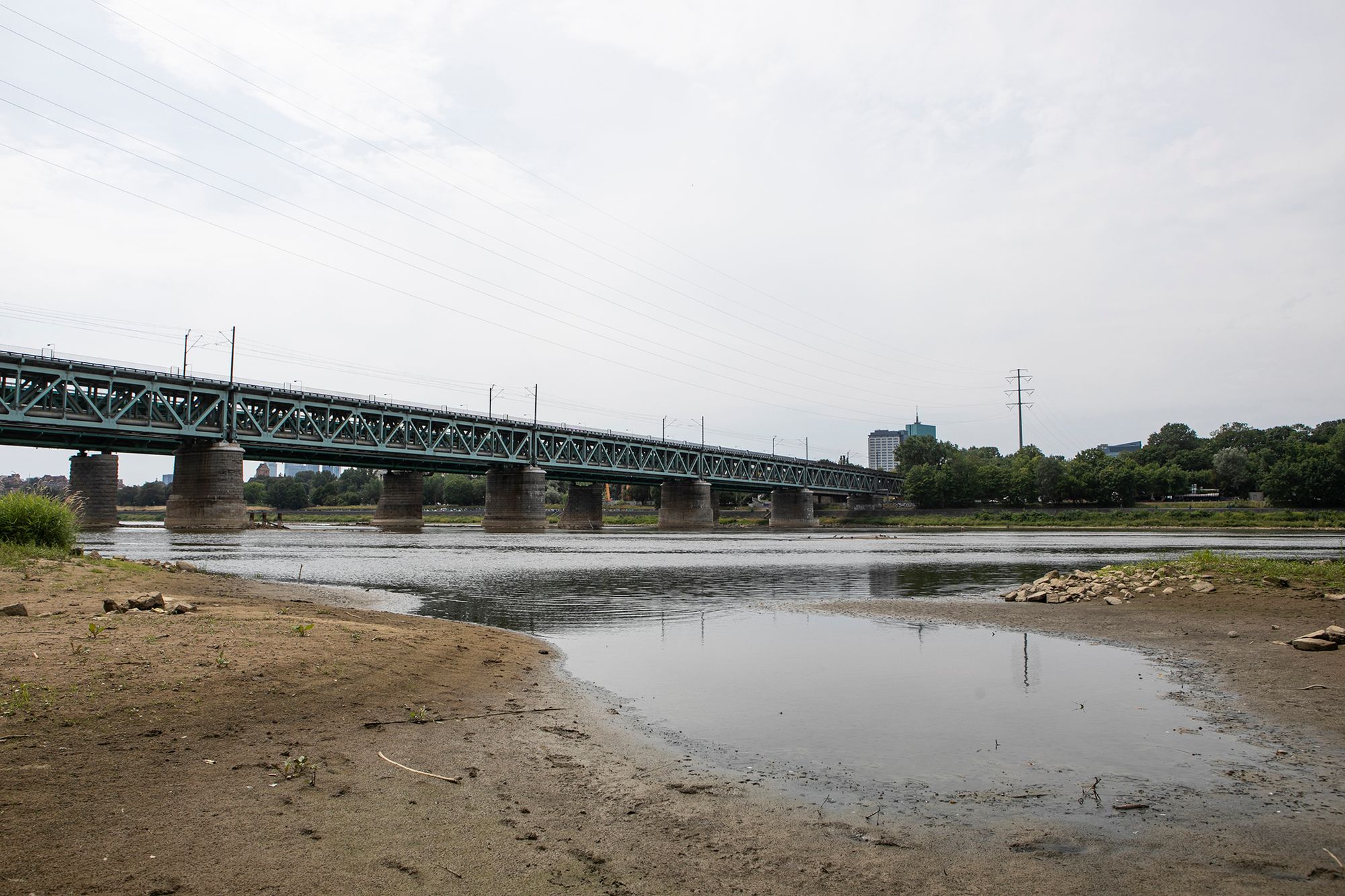 Susza hydrologiczna postępuje. Wisła odsłoniła swoje dno po raz kolejny 4