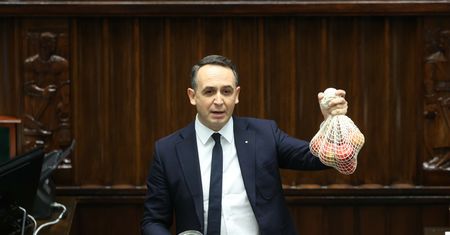 Awantura w Sejmie. Na sali okrzyki: "Targowica!", "gdzie jest kasa?"