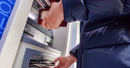 Wpłata na konto. Od takiej kwoty bank zawiadomi skarbówkę