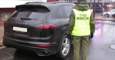 Straż Graniczna: Odzyskano Porsche Cayenne o wartości 250 tys. zł.