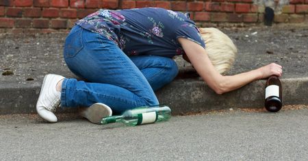 Izby wytrzeźwień znikają. SOR-y i policja obciążona opieką nad nietrzeźwymi