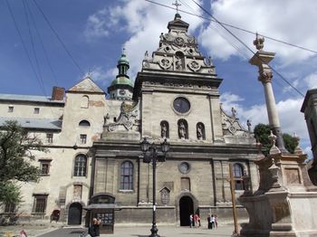 Rosyjski atak na Lwów. Dron uderzył w kościół UNESCO