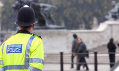 Postawili policję na nogi. Szukają Polaka i jego dziecka