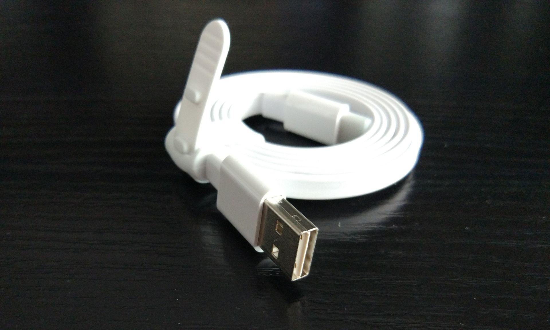 Taki kabel USB powinien być w zestawie z każdym smartfonem! 2