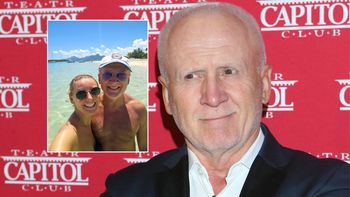 Rozgrzany słońcem Malicki w miłosnym uścisku z młodszą żoną. 67-latek zabawia się jak grecki bóg