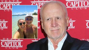 Rozgrzany słońcem Malicki w miłosnym uścisku z młodszą żoną. 67-latek zabawia się jak grecki bóg