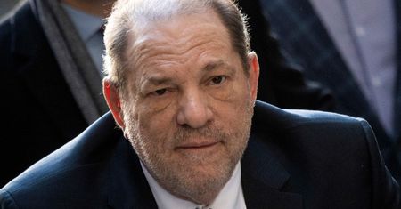 Wypływają historie 4 kolejnych kobiet. Jedna miała 17 lat, gdy zgwałcił ją Weinstein
