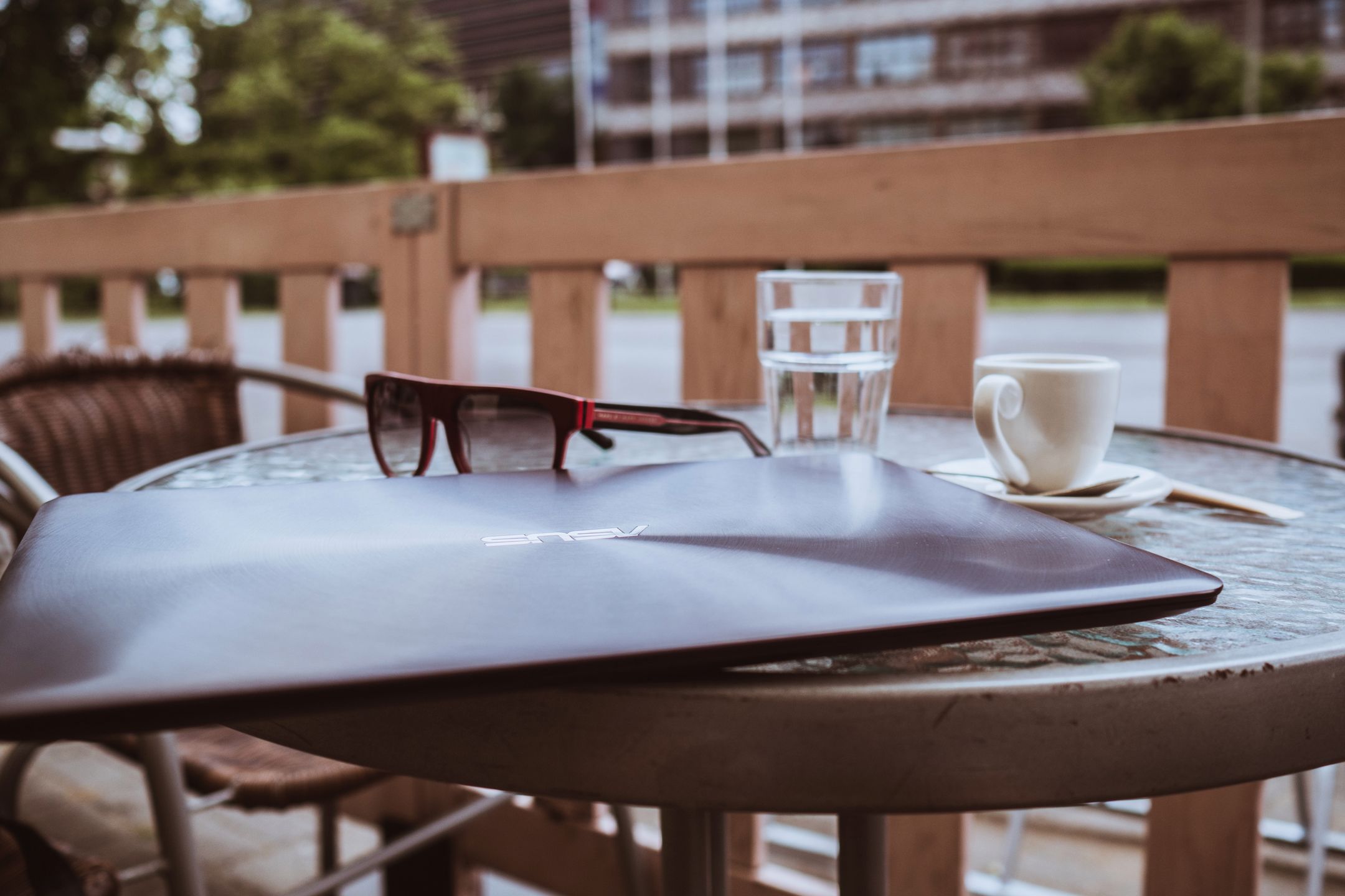 Asus ZenBook UX305 - czy mobilny laptop sprawdzi się jako jedyny komputer dla fotografa? 3