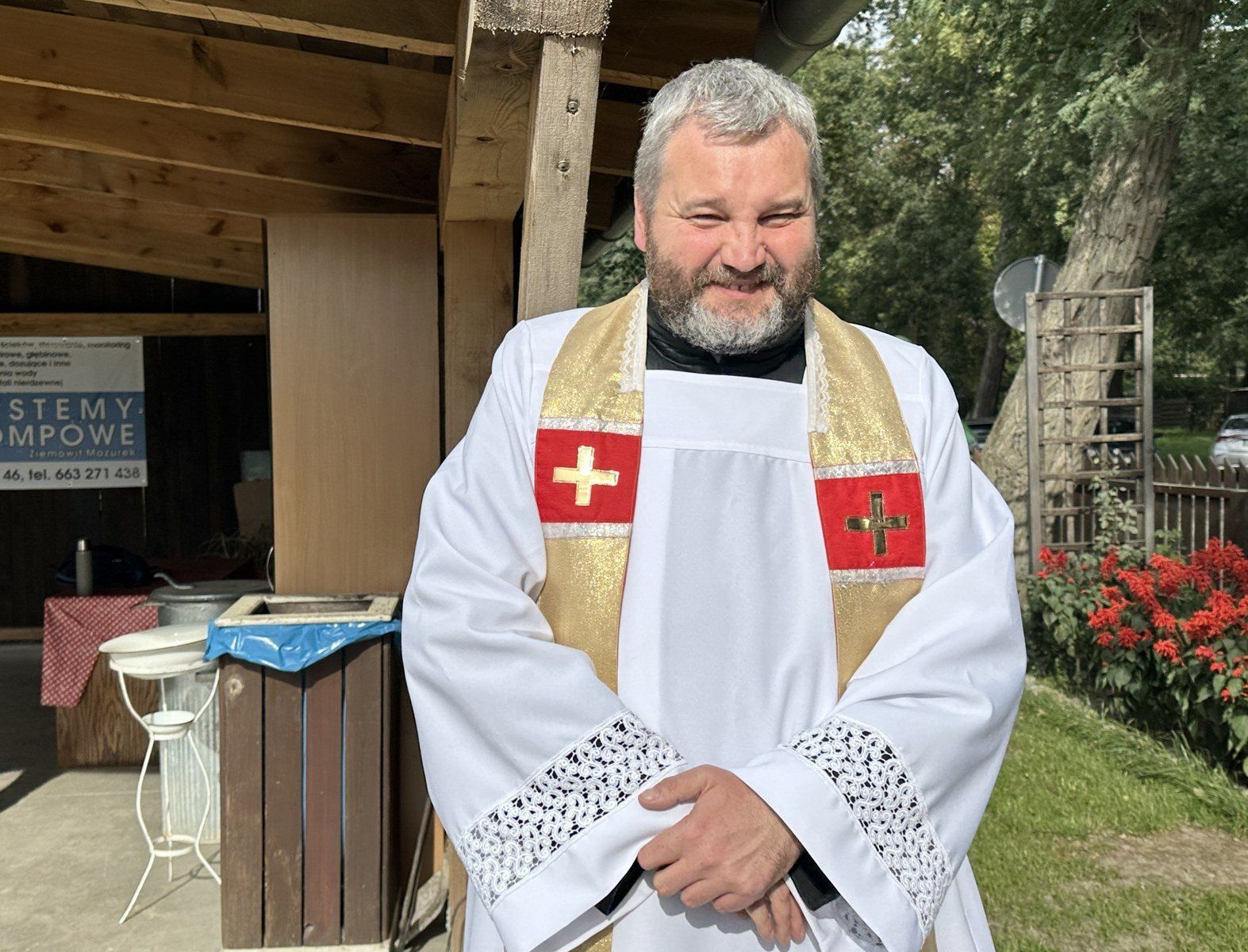 proboszcz Marcin Jałoszyński z parafii w Wilkowicach
