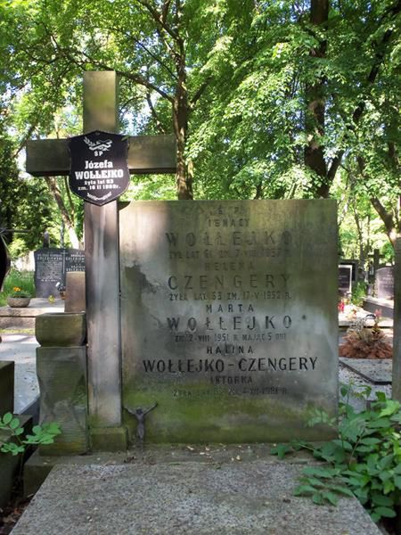 Grób rodzinny. Tu spoczywa siostra Magdaleny - Marta Wołłejko