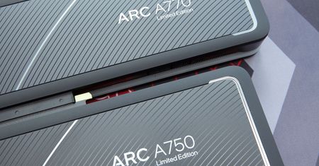 Testy Intel Arc A770 i Arc A750. Jak wypadają karty graficzne Intela?