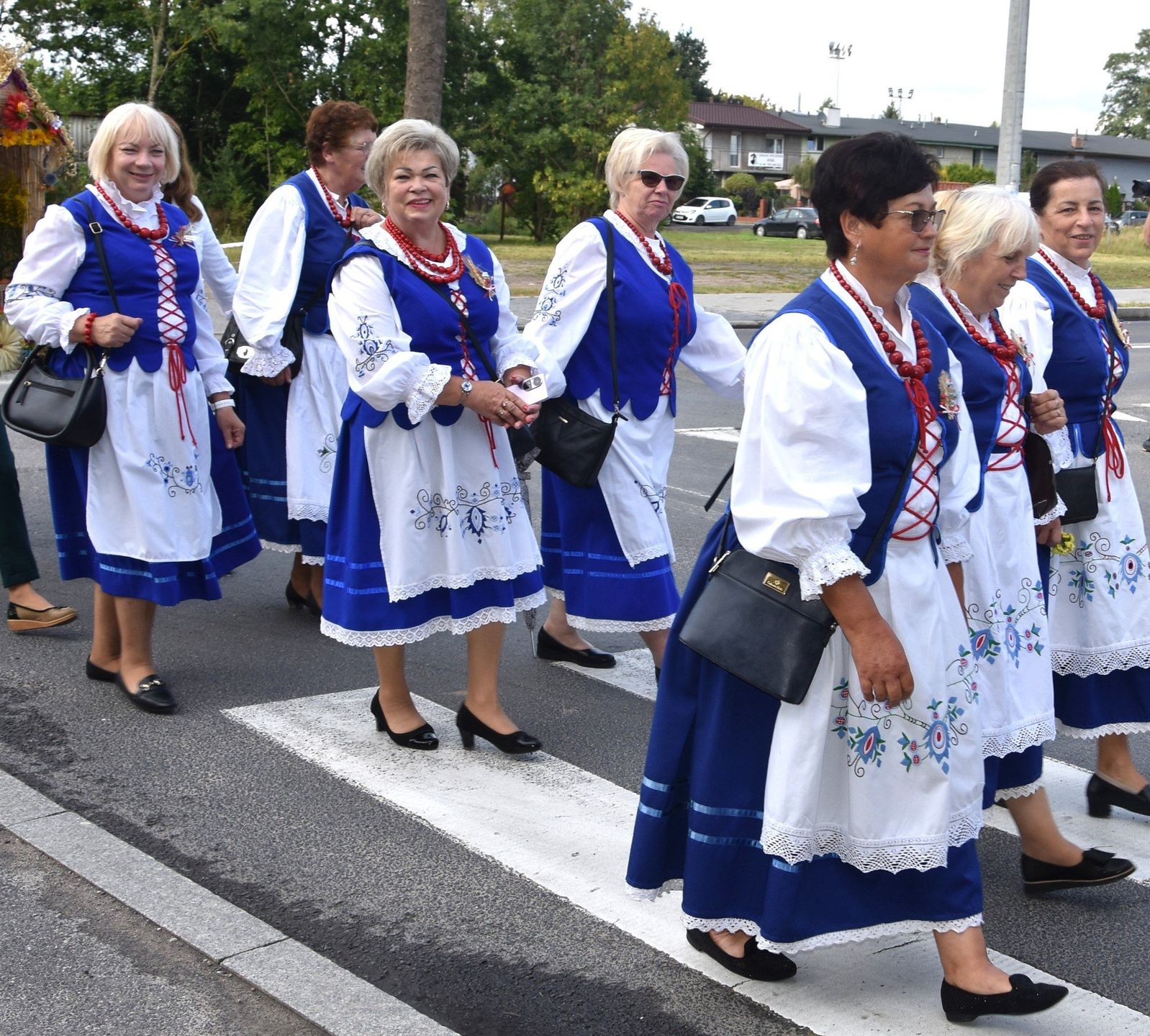 Działaczki stowarzyszenia ubrane w ludowe stroje spotkaliśmy np. na dożynkach w Sicienku