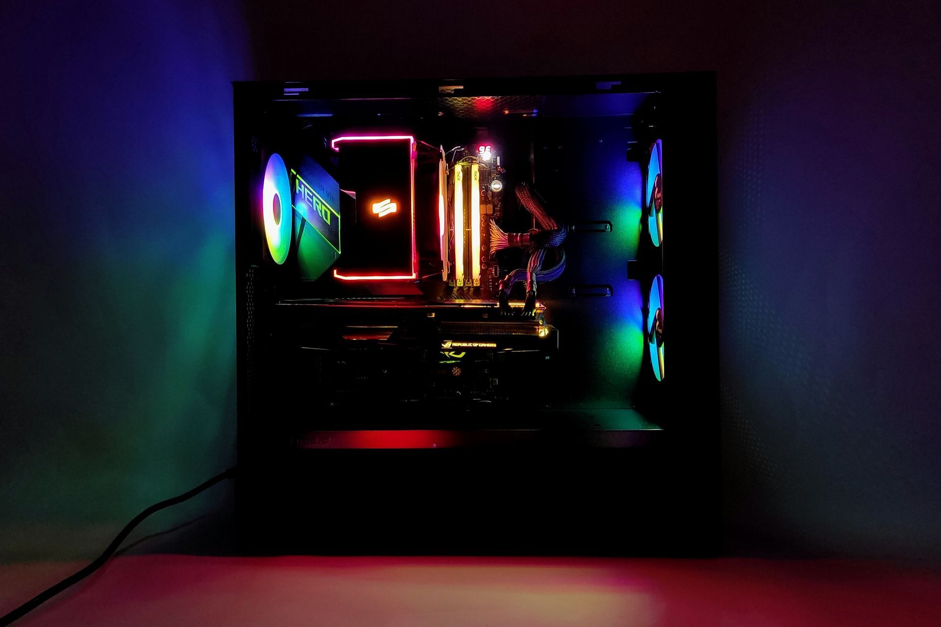 Fractal Design Pop Air - podświetlenie RGB LED