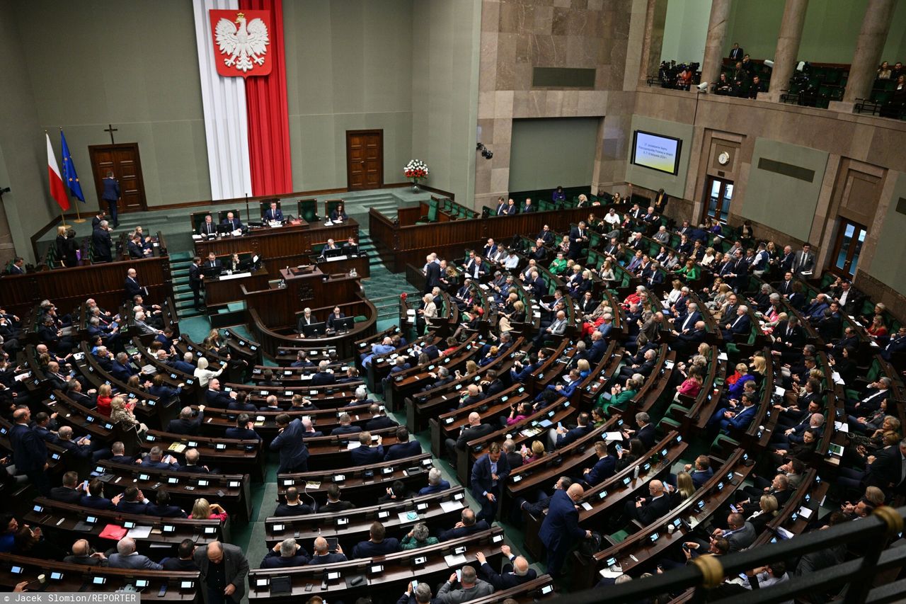 Najnowszy sondaż partyjny. Lewica w górę, PiS notuje spadek