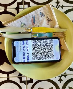 Tutaj zjesz tylko z paszportem. Lokale w Warszawie odczuły nienawiść