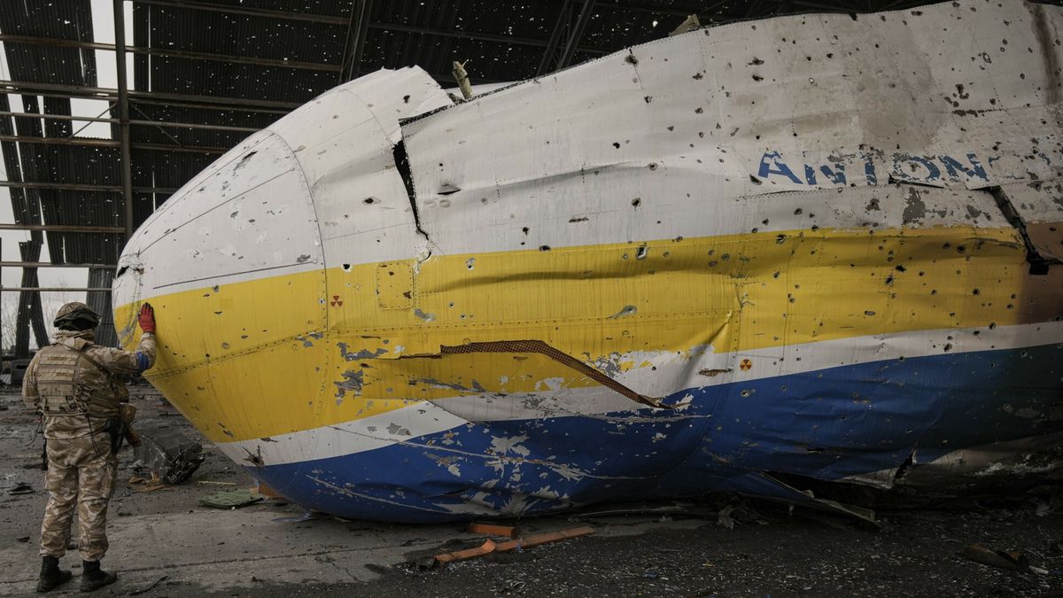 Ukraińcy odzyskali bazę macierzystą największego samolotu na świecie (Antonow An-225 Mrija). Został po nim tylko wrak
