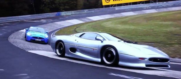 Spotkanie po latach - Jaguar XJ220 i XKR-S na Nürburgring [wideo]