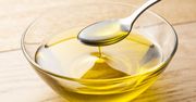 Pij co najmniej 2 łyżki dziennie. Ten olej oczyszcza wątrobę z toksyn i wspiera serce