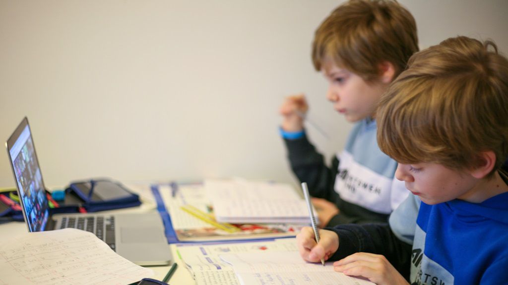 Przeniesienie do innej klasy może wynikać m.in. z konfliktów w grupie rówieśniczej