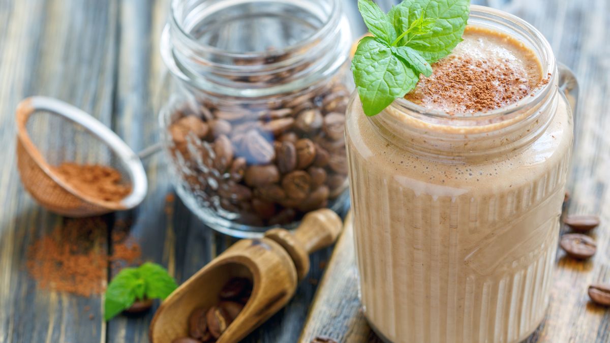 Dodaj do kawy dwa składniki. Szybko postawi cię na nogi