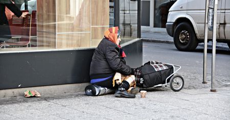 Oleśnica. Bezdomni włamali się do busa, aby się w nim przespać. Sprawą zajęła się policja