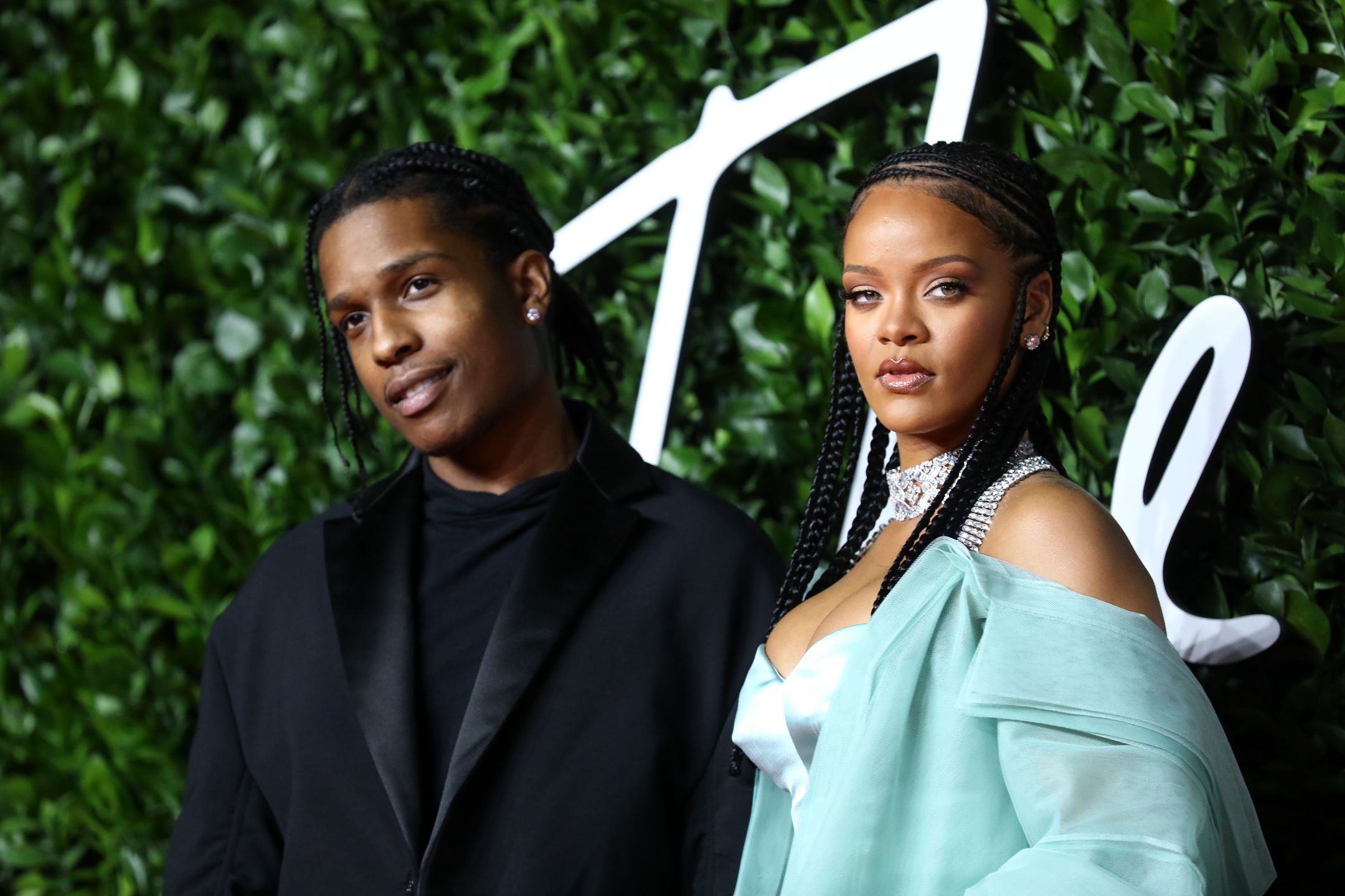 Rihanna dementuje plotki o ciąży