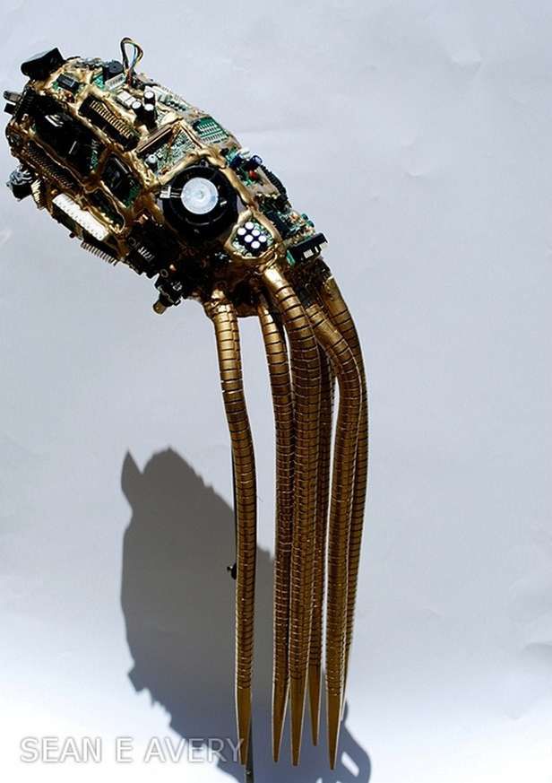 Rzeźba z elektronicznego złomu (Fot. Sean E. Avery)